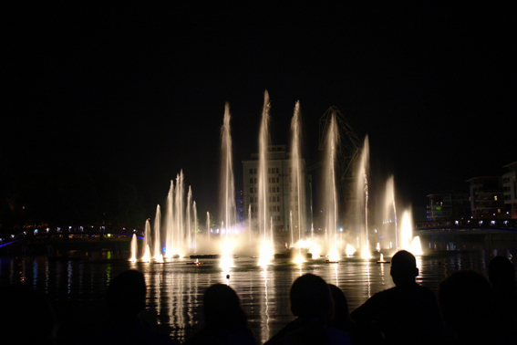 Lien vers les photos du spectacle son et lumière ''Au coeur des étoiles'' au bassin Austerlitz à Strasbourg en été 2009